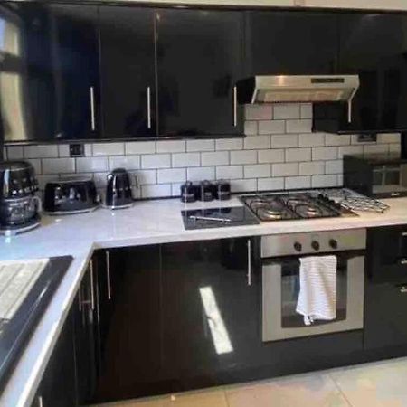 Lovely 2 Bedroom With Private Garden EDI Exterior foto