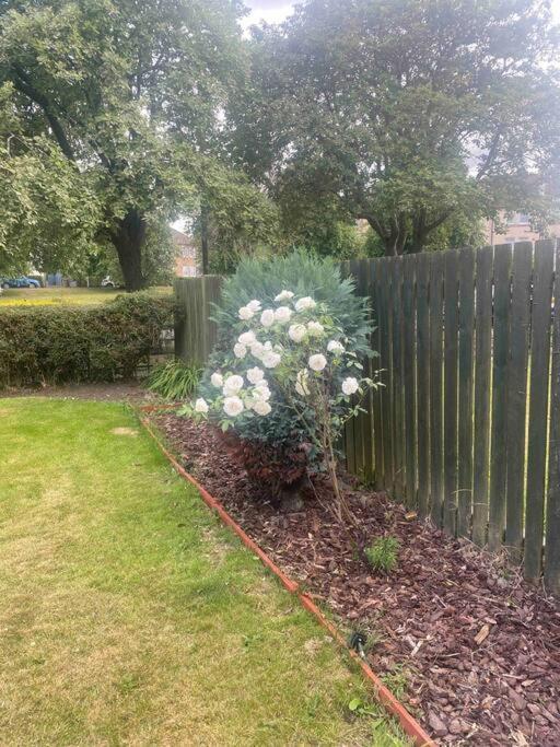 Lovely 2 Bedroom With Private Garden EDI Exterior foto